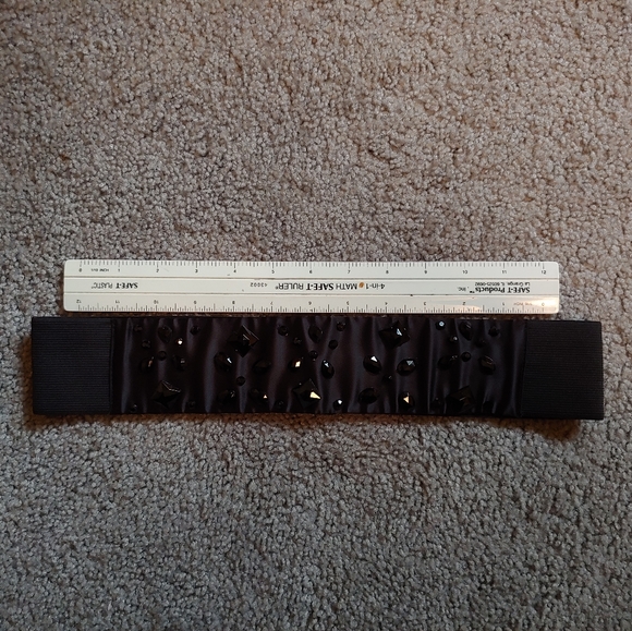 Black elastic belt with beads. - Picture 3 of 4